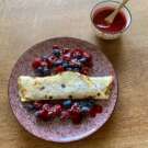 Crêpes à la farine de coco et coulis de framboise